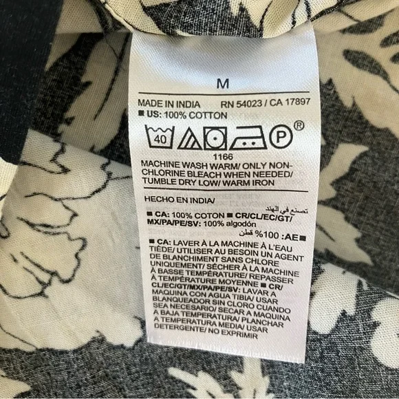 NWT Men’s Old Navy Black Floral Camp Button Up Hawaiian Short Sleeve Shirt Med - Picture 5 of 6